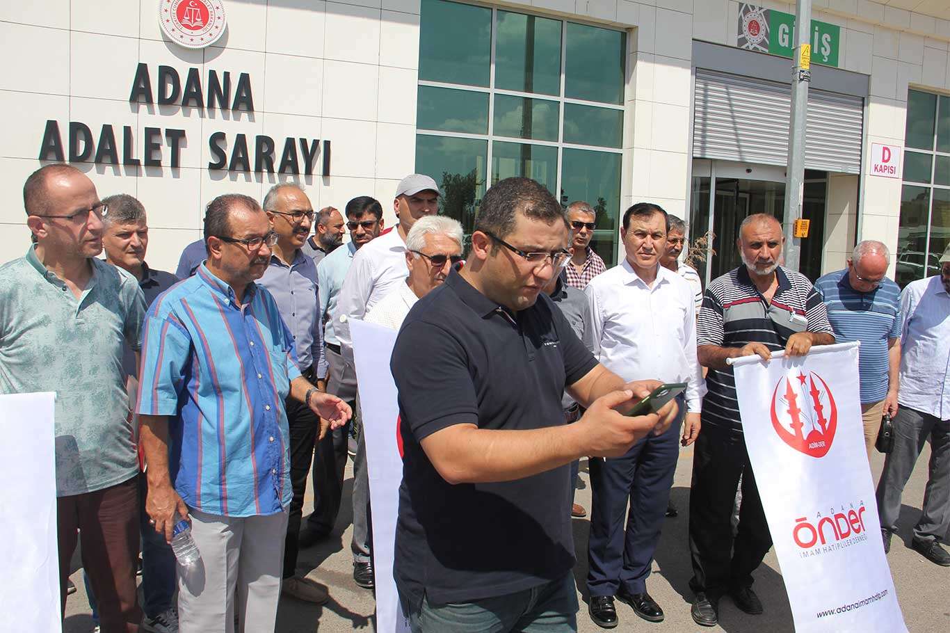 Adana ÖNDER'den sözde sanatçı "Gülşen" hakkında suç duyurusu Adana ÖNDER'den sözde sanatçı "Gülşen" hakkında suç duyurusu